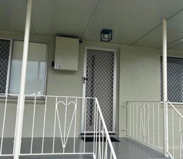 Happy Valley House | Mt Isa - Emerald Gem 3 Bedroom home QUIET AREA