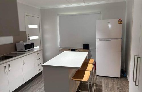 Happy Valley House | Mt Isa - Emerald Gem 3 Bedroom home QUIET AREA