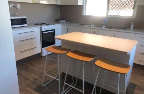 Happy Valley House | Mt Isa - Emerald Gem 3 Bedroom home QUIET AREA