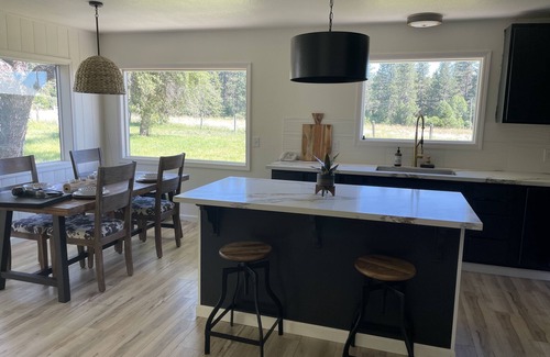 Shingletown House | Mt Lassen National Park Lodging. 8 miles to Lassen National Park, Star Gazingn