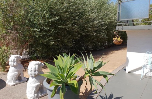 Inglewood Apartment | Mt.Lawley Superb 2 BR location Comfort, style 3