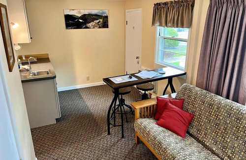 Lincoln Hotel | Mt Liberty Cabins and Motel