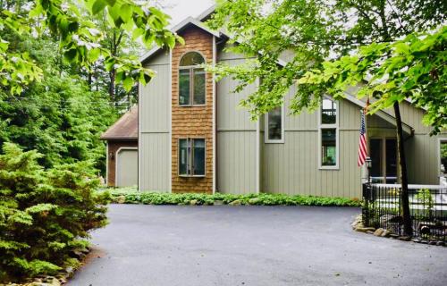 Blakeslee Apartment | Mt. Maplewood Lake House Apt.