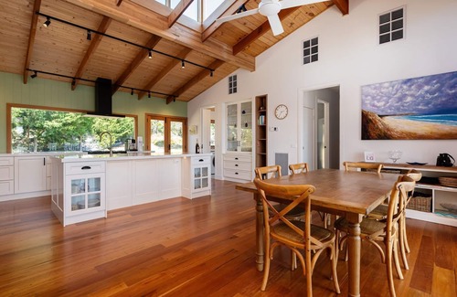 Mornington Peninsula House | Mt Martha Coastal Retreat | Heated Pool & Water Views
