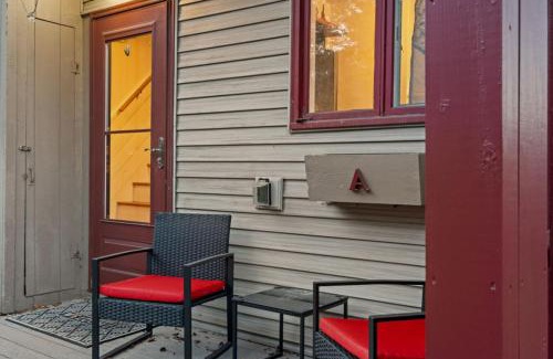 West Dover Ski Chalet | Mt Snow Retreat - Walk to brewery