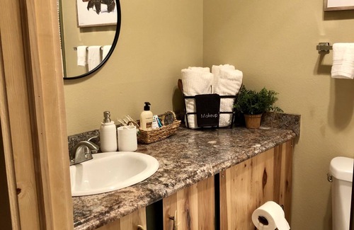 Mead Condo | MT. SPOKANE CONDO~W POOL, HOT TUB, WIFI BALCONY & AC~UPDATED STUDIO SLEEPS 4