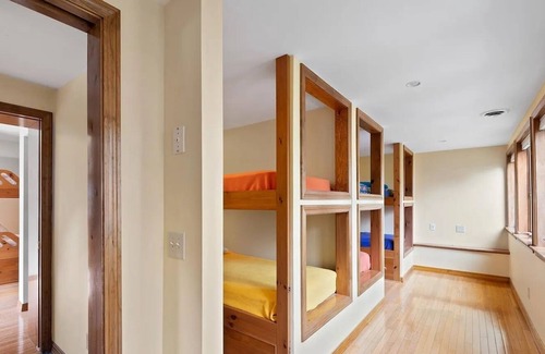 Sunapee House | Mt. Sunapee winter ski season rental - Sleeps 16+