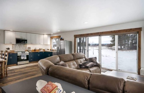 Kalispell House | MT Views, Creekside, Sauna, Glacier Park Adventure