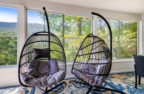 Massanutten House | Mt Views - Sauna - Hot Tub - Adulting - Game Room