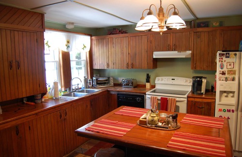 Carroll House | Mt Washington Home Escape W/Jacuzzi : Pets Welcome With Private Backyard