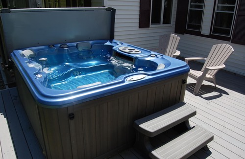 Carroll House | Mt Washington Home Escape W/Jacuzzi : Pets Welcome With Private Backyard