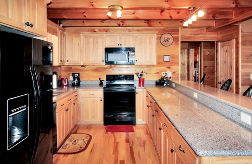 Vein Mountain Cabin | Mtn cabin with views! Short drive to Asheville, Chimney Rock, and Lake James!
