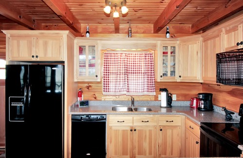 Vein Mountain Cabin | Mtn cabin with views! Short drive to Asheville, Chimney Rock, and Lake James!