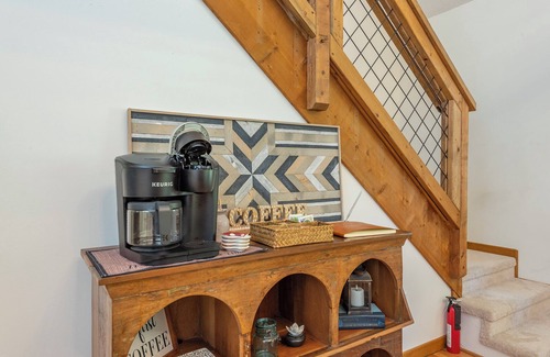 Burnsville Cabin | Mtn Cabin with Views, Hot Tub+Grill, Wood Stove, WiFi, Private & Close to Town.
