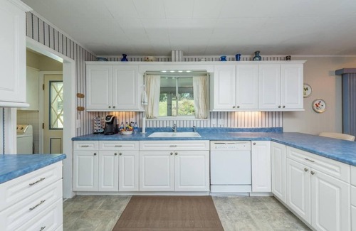 Burnsville House | Mtn Retreat~Mins to Downtown Burnsville, WiFi+Grill, EV Level 2 Charger, Private