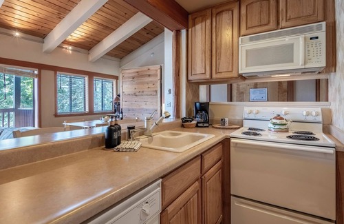 Tahoe City Apartment | Mtn Retreat(Studio) @Granlibakken, near Lake & ski
