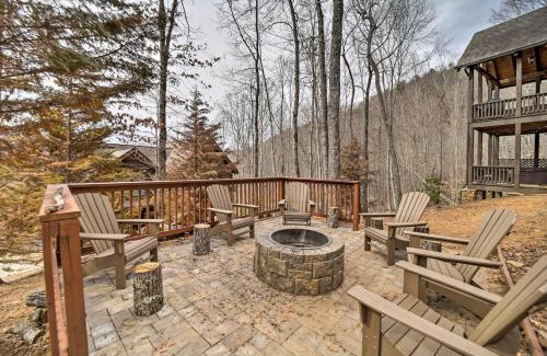 Franklin House | Mtn-View Cabin Deck, Grill and Fire Pit in Franklin