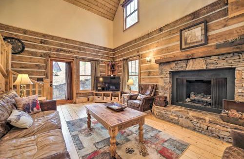 Franklin House | Mtn-View Cabin Deck, Grill and Fire Pit in Franklin