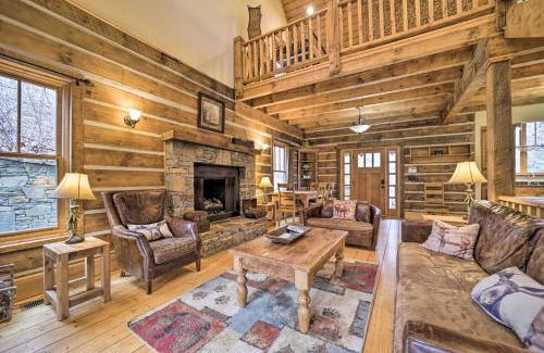 Franklin House | Mtn-View Cabin Deck, Grill and Fire Pit in Franklin