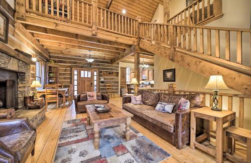 Franklin House | Mtn-View Cabin Deck, Grill and Fire Pit in Franklin