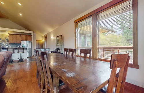 Cle Elum Cabin | Mtn-view cabin with private hot tub, game room, firepit, large deck, fireplaces