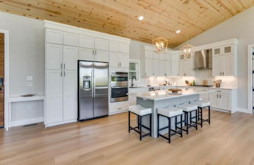 Brasstown House | Mtn-View Decks and Fire Pit Quiet Brasstown Escape