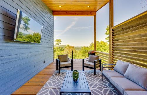 Brasstown House | Mtn-View Decks and Fire Pit Quiet Brasstown Escape