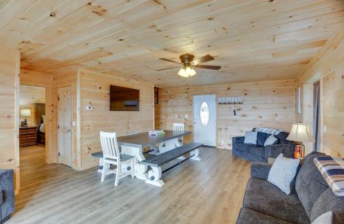 Flat Rock House | Mtn-View Gem Flat Rock Retreat with Deck and Grill!