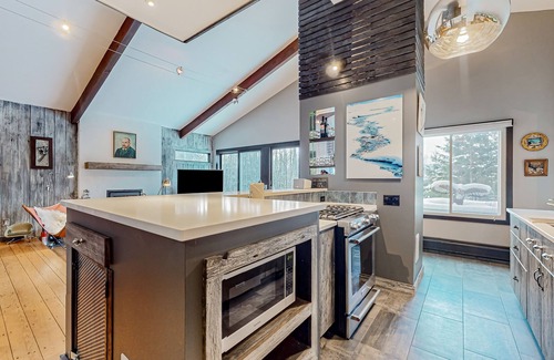Stowe Hollow House | Mtn-view home with private hot tub, deck, outdoor shower, grill, & wood stove