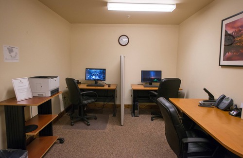 Crested Butte Apartment | Mtn View King Room | Swimming Pool + Gym
