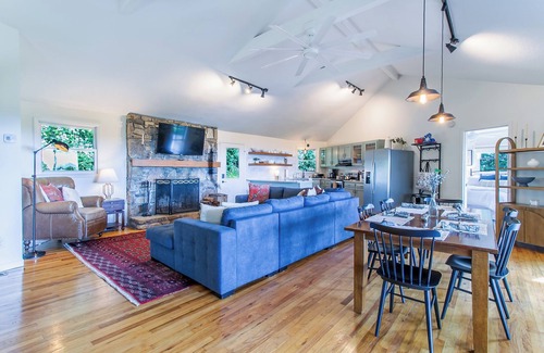 Wolf Laurel House | Mtn View - Pet Friendly- Hot Tub- Firepit-Access the AT via Big Bald Mountain.