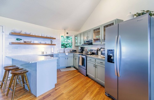 Wolf Laurel House | Mtn View - Pet Friendly- Hot Tub- Firepit-Access the AT via Big Bald Mountain.