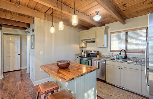 Sky Valley Cabin | MTN View Retreat, Hot Tub, Game Room & Pizza Oven, Deck, Fire Pit & King Master