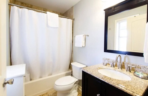 Dahlonega Villa | Mtn View Villa on Choice Avenue - Steps to Downtown