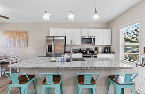 Mars Hill House | Mtn Views, 20 Mins to Asheville, 12 Mins to Skiing, Arcade Games
