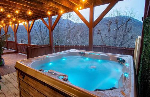 Waynesville House | Mtn Views, HotTub, Sauna, Outdoor Theater, FirePit