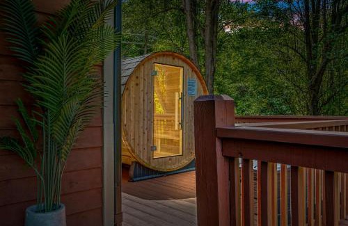 Waynesville House | Mtn Views, HotTub, Sauna, Outdoor Theater, FirePit