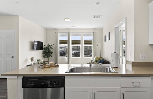 Northwest Reno Apartment | Mtn. Views, Pool, & HotTub | Luxury Northwest