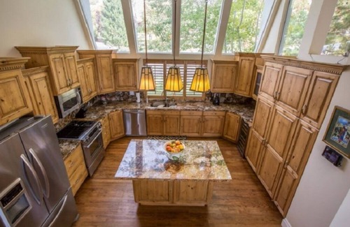 The Avenues House | MtnTop Mansion! 5 Mins to Downtown, PRIVATE Theater, Hot Tub, Gym, Heated Pool