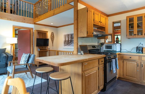 Wilmington Ski Chalet | MtSnow&Stratton-HotTub*Pool* PingPong*Darts*15ppl
