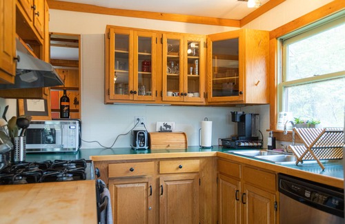Wilmington Ski Chalet | MtSnow&Stratton-HotTub*Pool* PingPong*Darts*15ppl