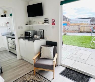Christchurch Apartment | Mudeford Gem Accommdation