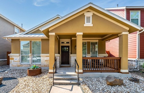 Mueller House | @ Mueller! Charming One-Story 3/3 Home Central Austin