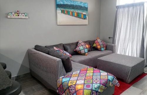Muizenberg Apartment | Muizenberg Mountain View Apartment