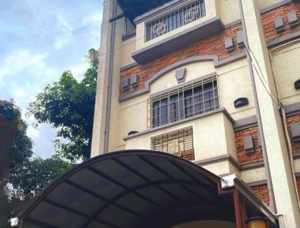 San Antonio Villa | MUJI TOWNHOUSE SUITE in Central Makati BILLIARDS, KTV