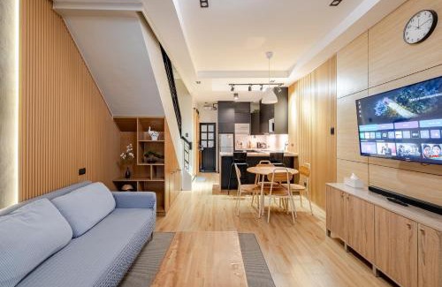 San Antonio Villa | MUJI TOWNHOUSE SUITE in Central Makati BILLIARDS, KTV