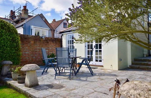 Cowes Apartment | Mulberry Cottage Coastal Holiday Home