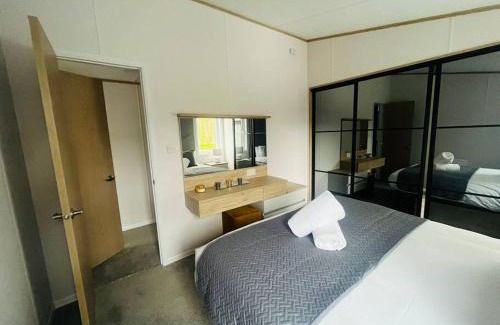 Allerthorpe House | Mulberry Lodge with Hot Tub