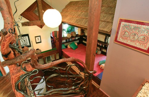 White Gum Valley House | Mulberry Mansion - Fremantle. A resort style holiday home.