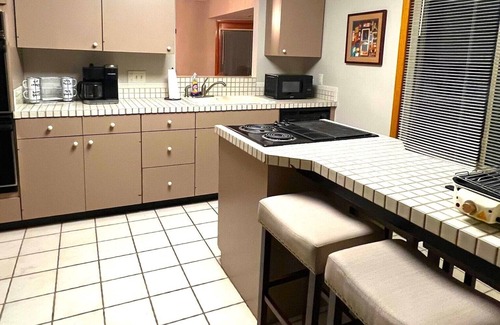 Sandusky House | Multi-level Large Home-minutes from Cedar Point!